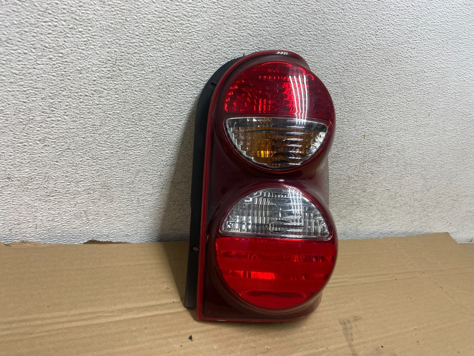 2005 2006 2007 Jeep Liberty Right Passenger Rh Side Tail Light AG8855 DW1