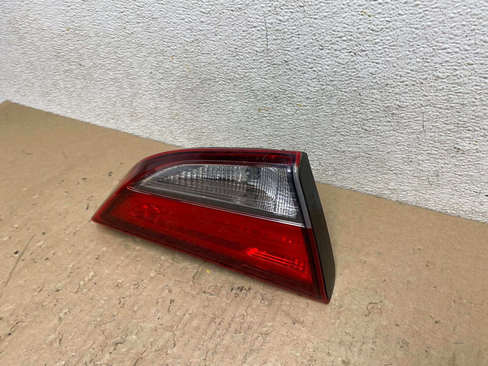 2015 to 2017 Chrysler 200 Sedan Left Driver Side Inner Tail Light Oem i3951 DG1