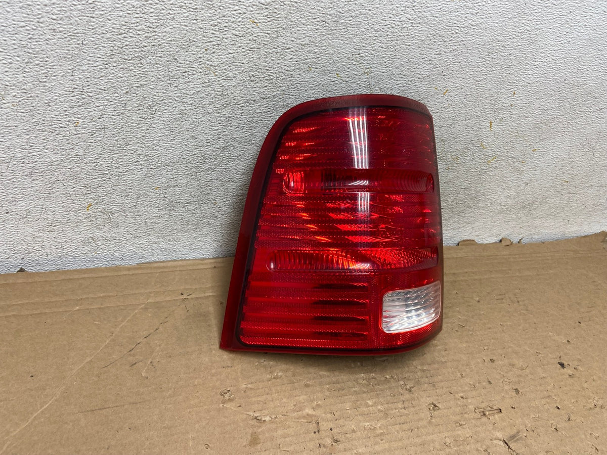 2002 to 2005 Ford Explorer Left Driver Lh Side Tail light AH8981 LK1