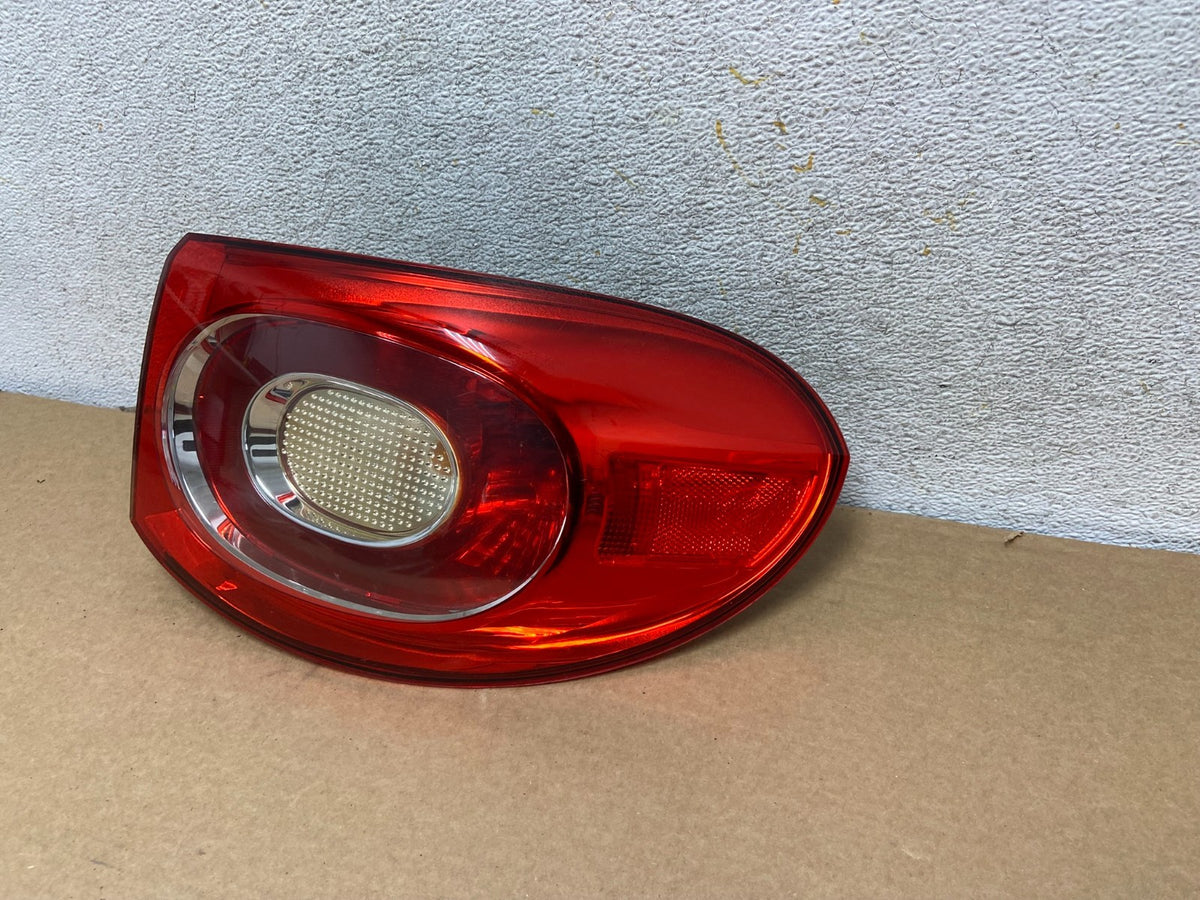 2009 to 2011 Volkswagen Tiguan Right Passenger Side Tail Light AH4405 DW2