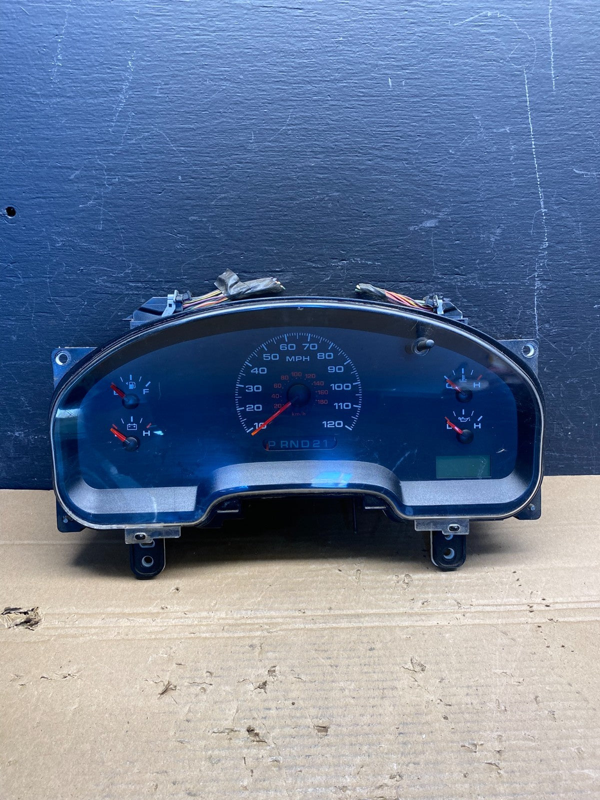 2004 - 2005 Ford F150 F-150 Speedometer Cluster Gauge AD6586 DG0