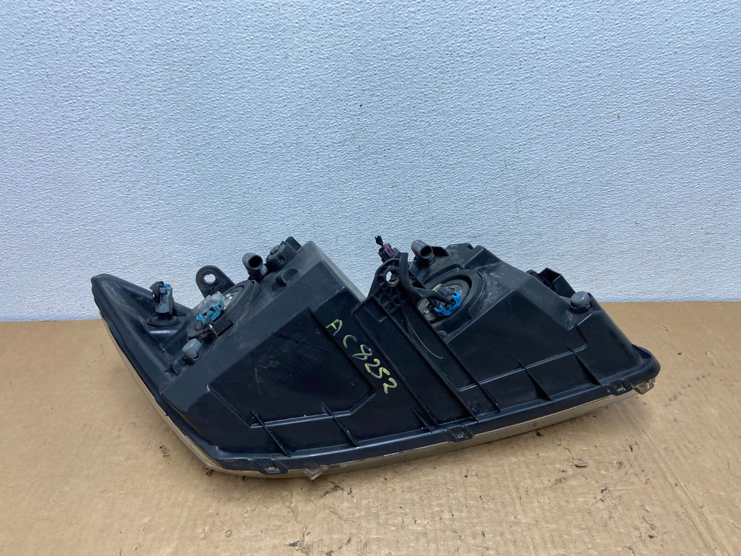 2009 to 2017 Dodge Journey Headlight Left Driver Lh Side Halogen AC8252 DW7