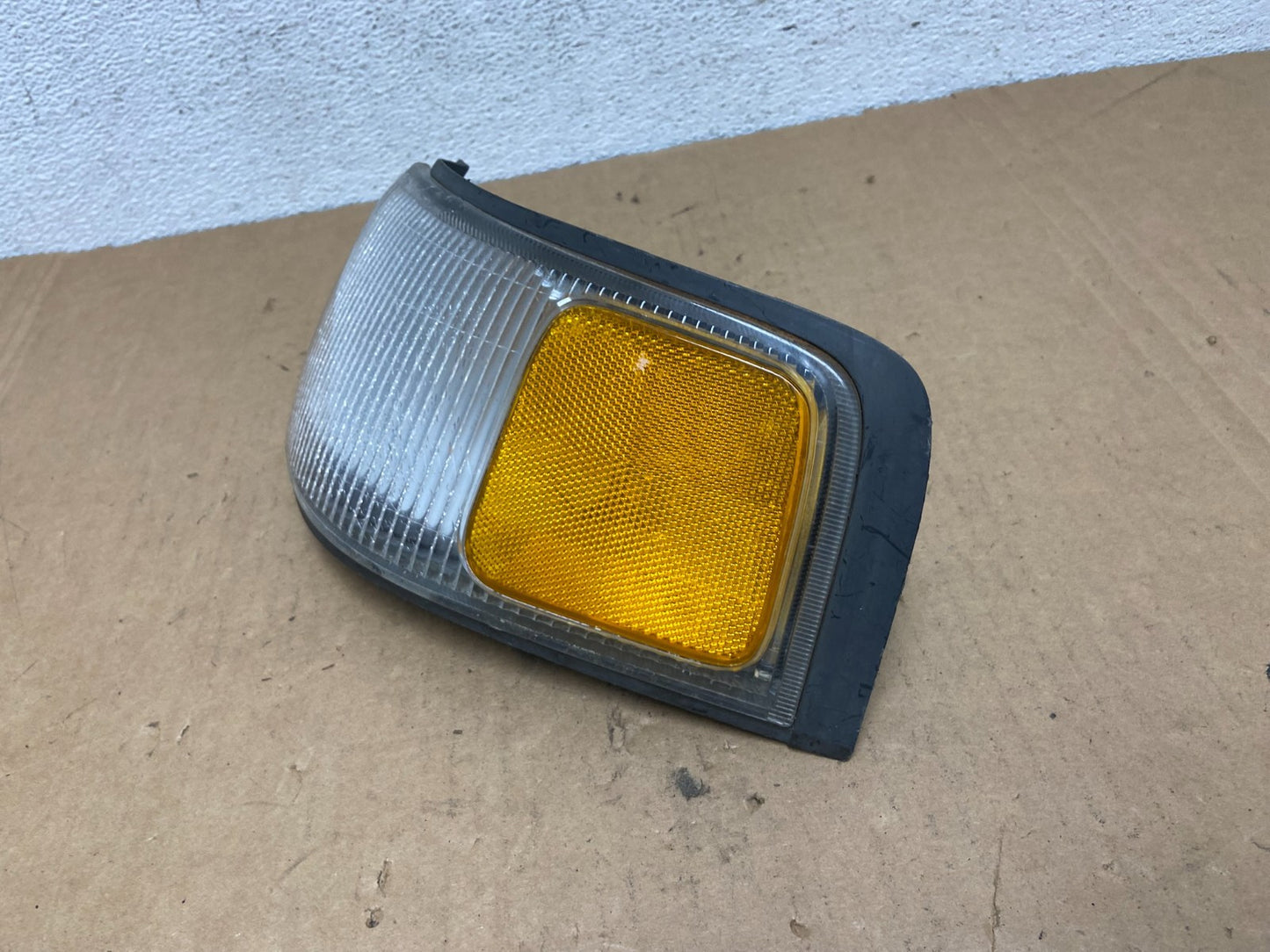 1996 to 1998 Mazda MPV Front Left Driver Side Turn Signal ad2734 DG1