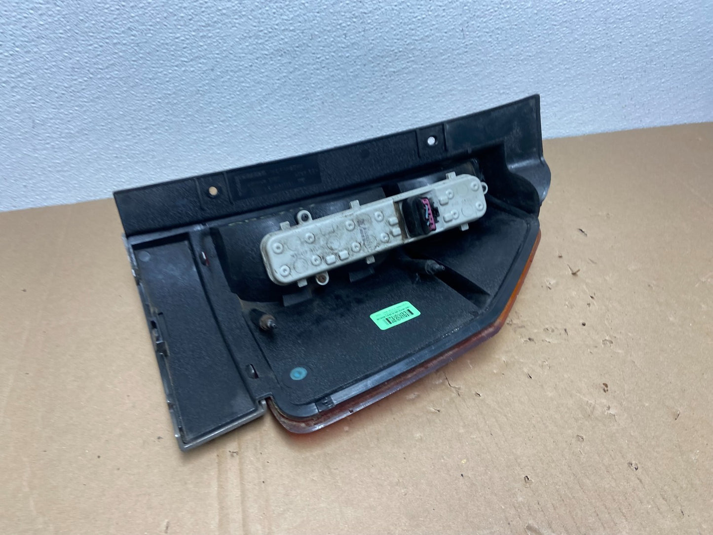 2002 to 2009 Gmc Envoy Left Driver Lh Side Tail Light OEM AB6797 DW5