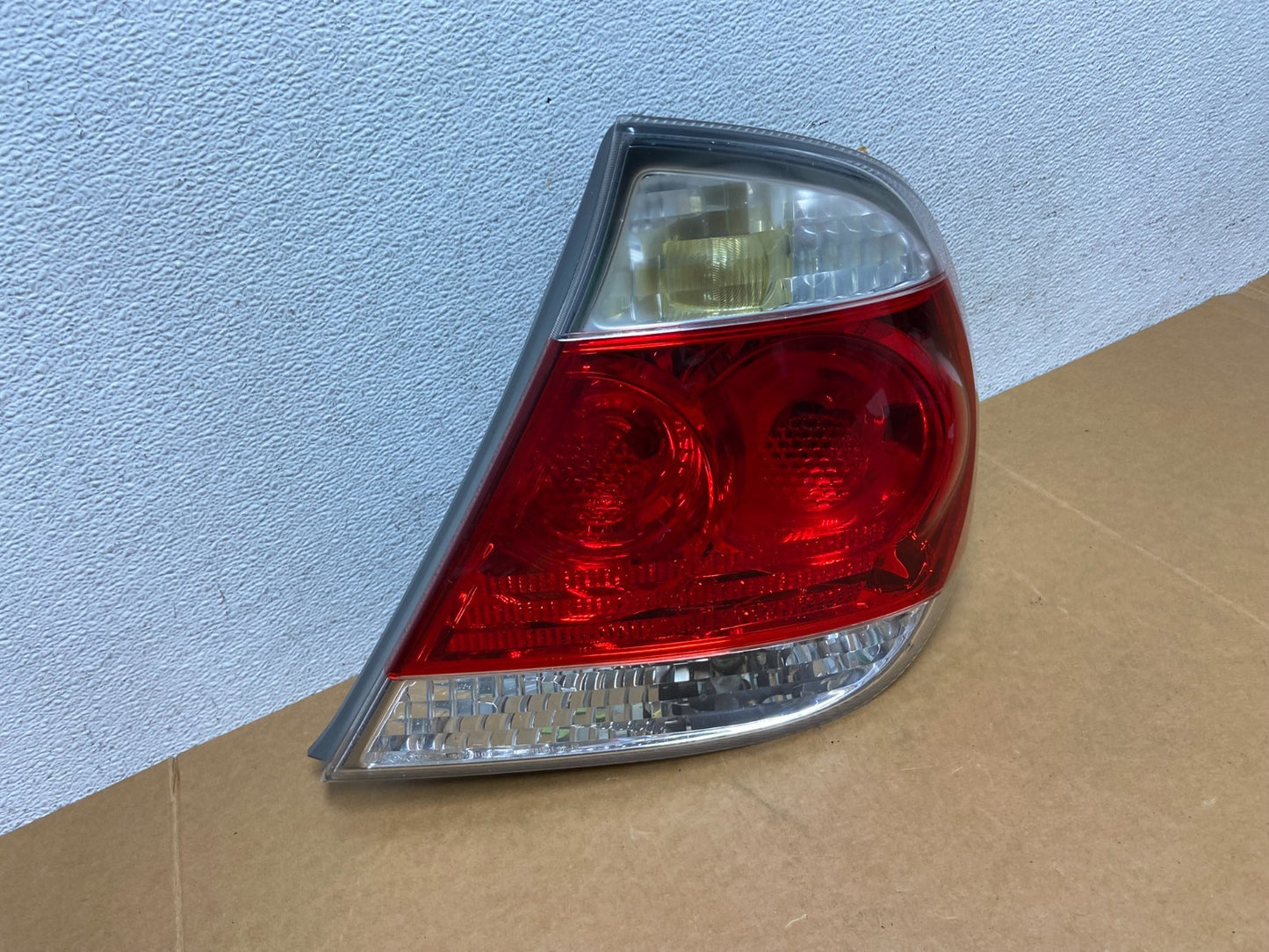 2005 to 2006 Toyota Camry Tail Light Right Passenger Side AD8893 DW2