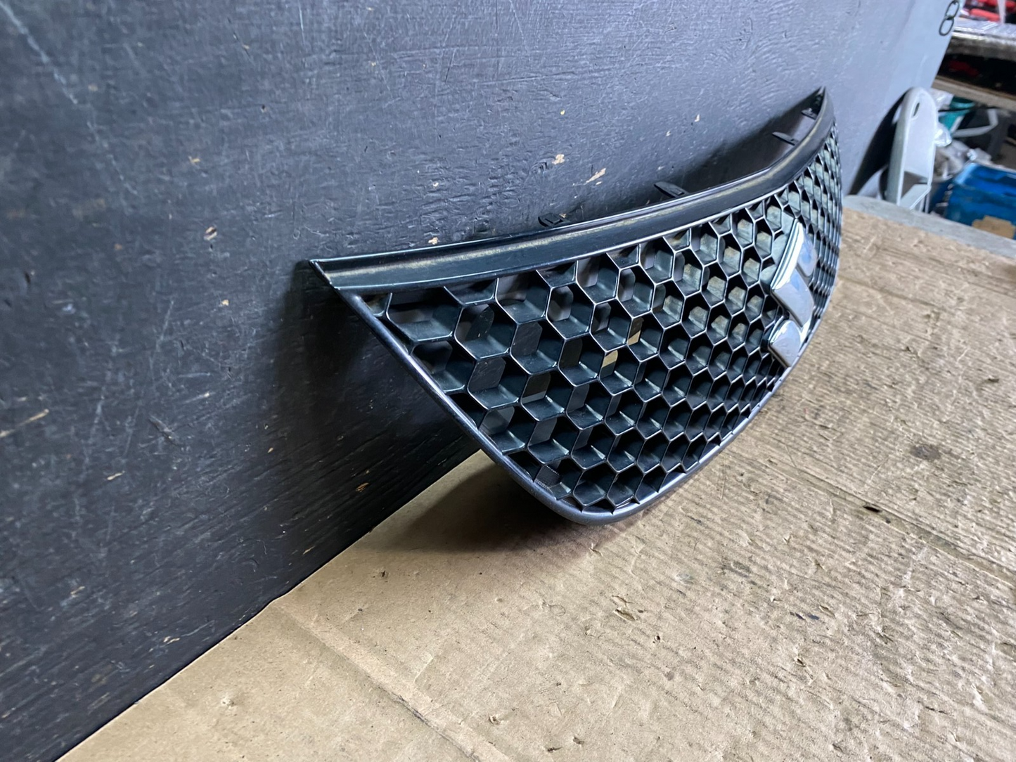 2010 to 2013 Suzuki SX4 Sedan Front Upper Grill Grille O6156 DG2