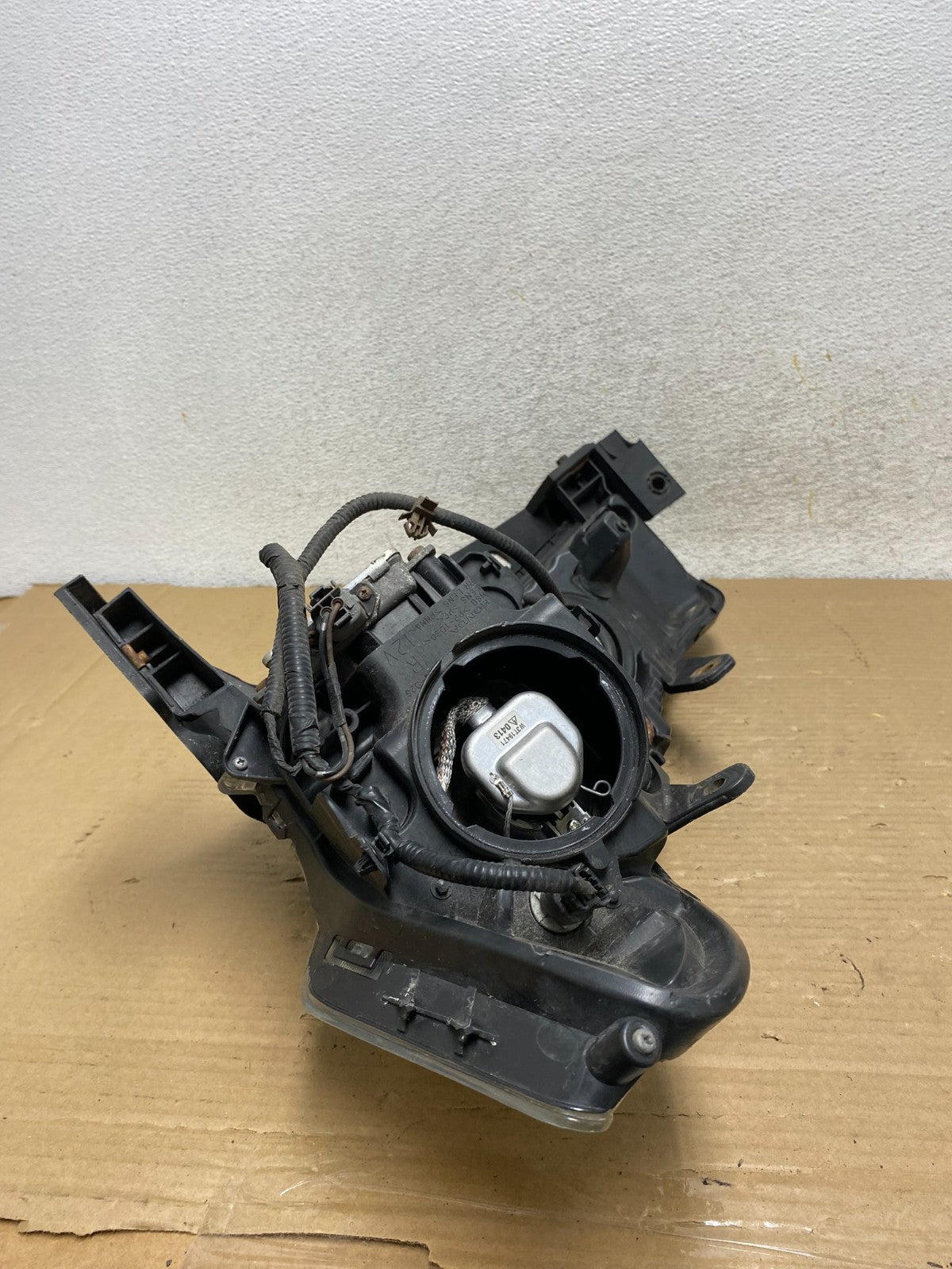 2009 to 2011 Acura TL Headlight Right Passenger Side Xenon HID AH0560 DW7