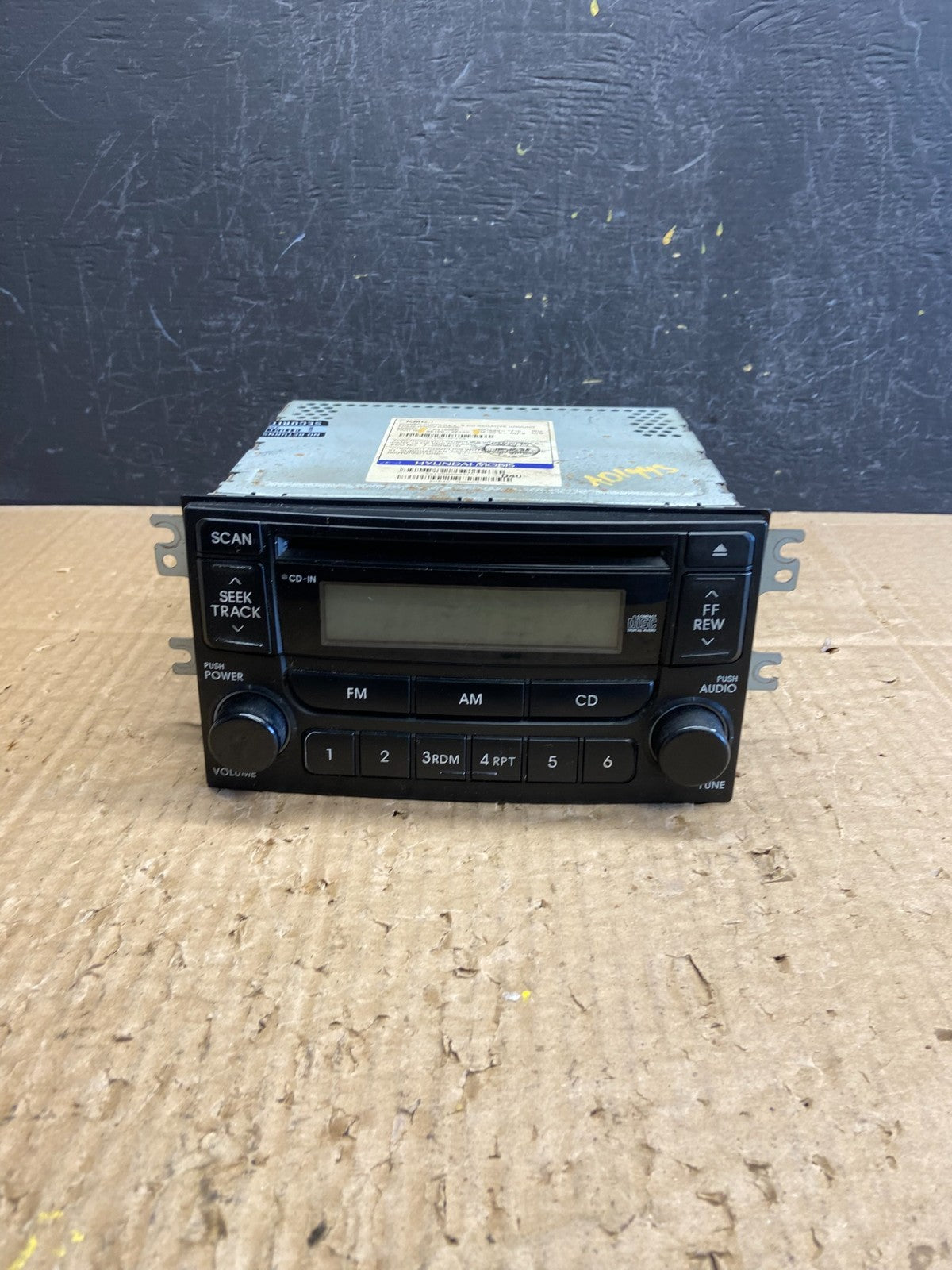 2005 to 2006 Kia Spectra Center Radio Climate Control Clock Trim AD1943 DG0