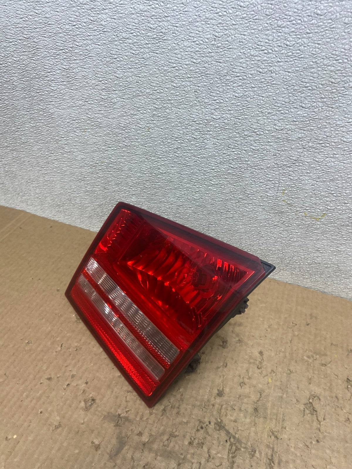 NO LED 2009-2011 Dodge Journey Right Passenger side Tail Light Inner Oem W75701