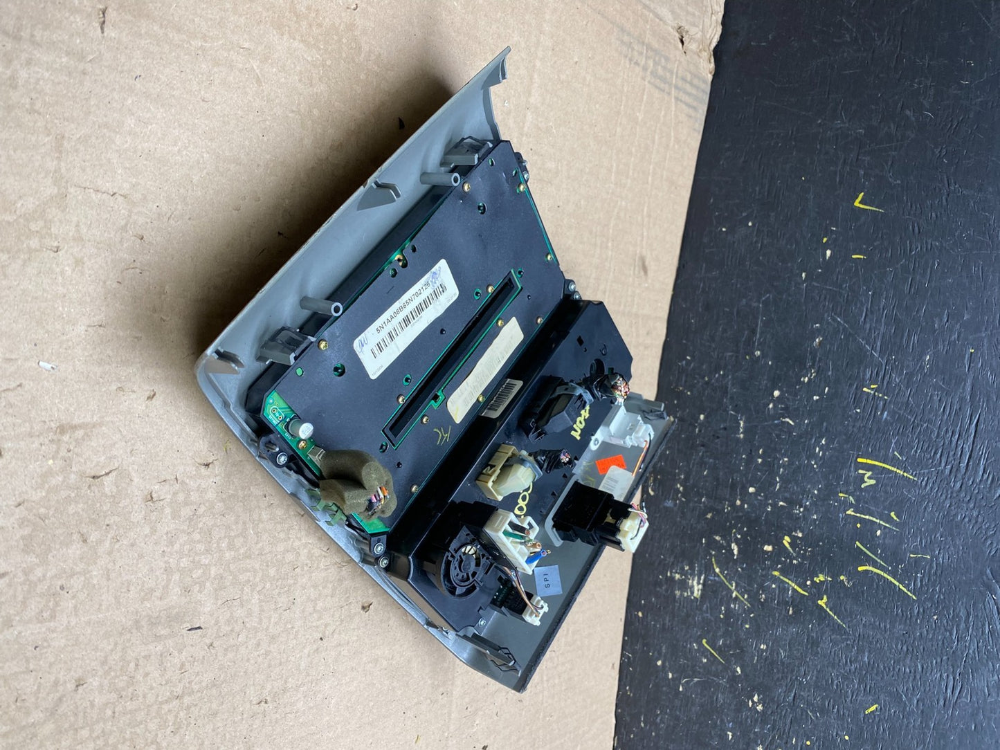 2004 to 2007 Nissan Armada Bose Radio CD Player A/C Climate Control OEM Z0032 DG6