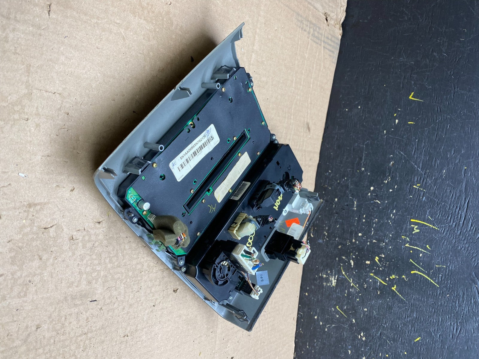 2004 to 2007 Nissan Armada Bose Radio CD Player A/C Climate Control OEM Z0032 DG6