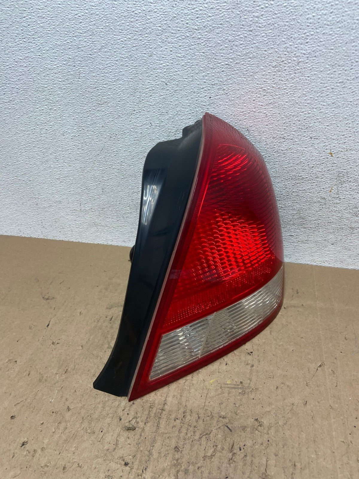 2001 2002 2003 Hyundai Elantra Right Passenger Rh Tail Light AE6587 LK2