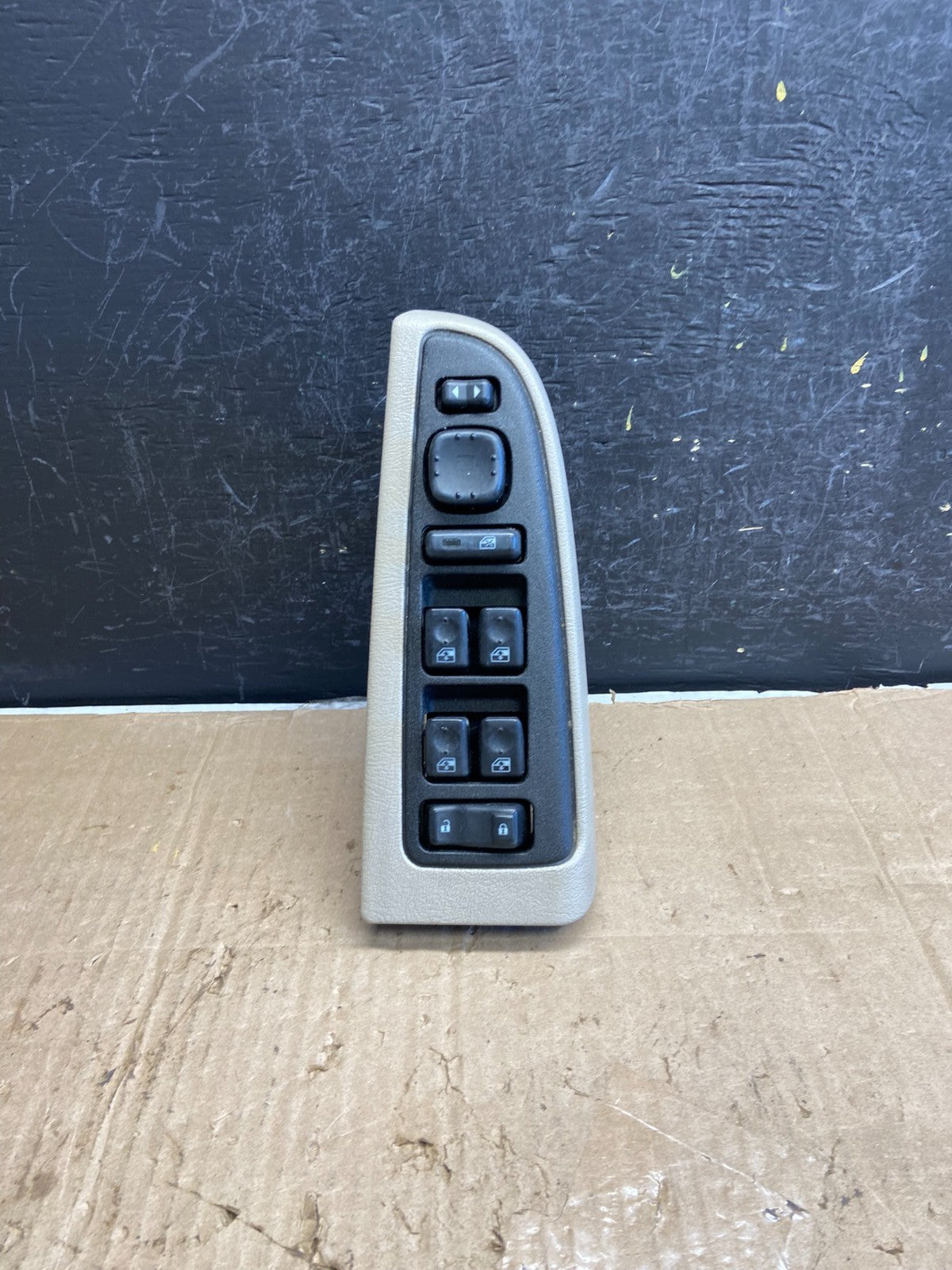 2003-2006 Chevrolet Silverado Driver Side Master Window Switch AE2060 DG0