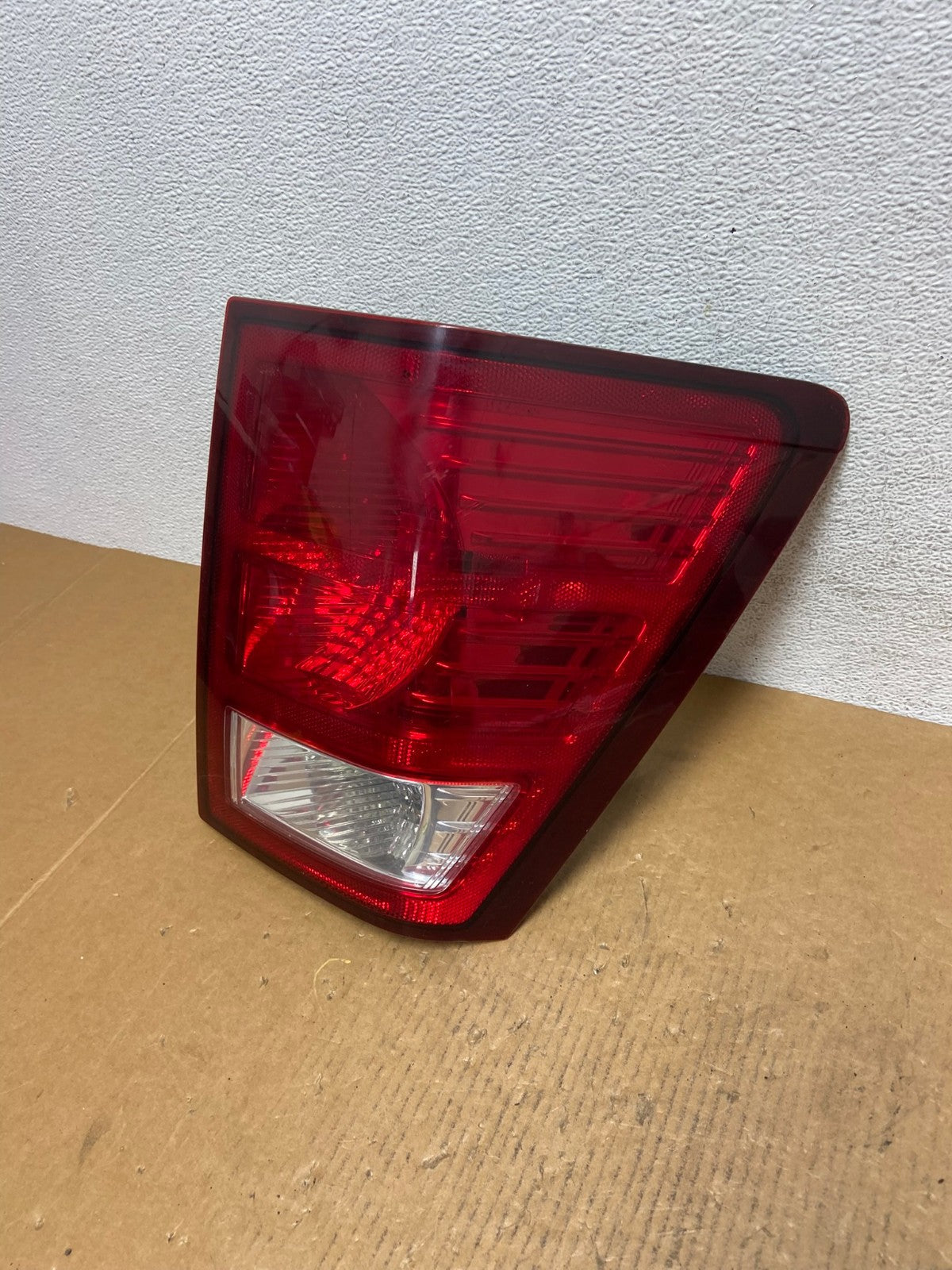 2007 2008 2009 2010 Jeep Grand Cherokee Right Passenger Tail Light AE0575 LK1