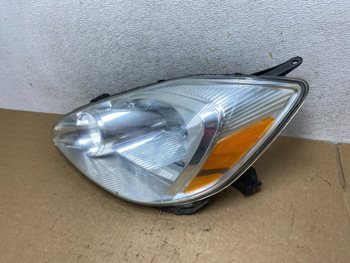 2004-2005 Toyota Sienna Left Driver LH Side Halogen Headlight AI3648 DW1