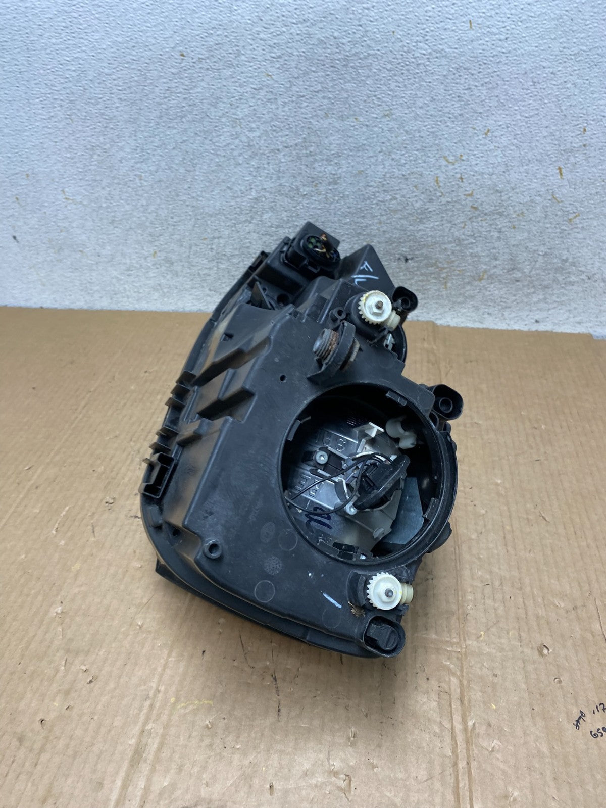 2011 to 2014 Volkswagen Jetta Right Passenger RH Headlight Halogen AI6617 DW7