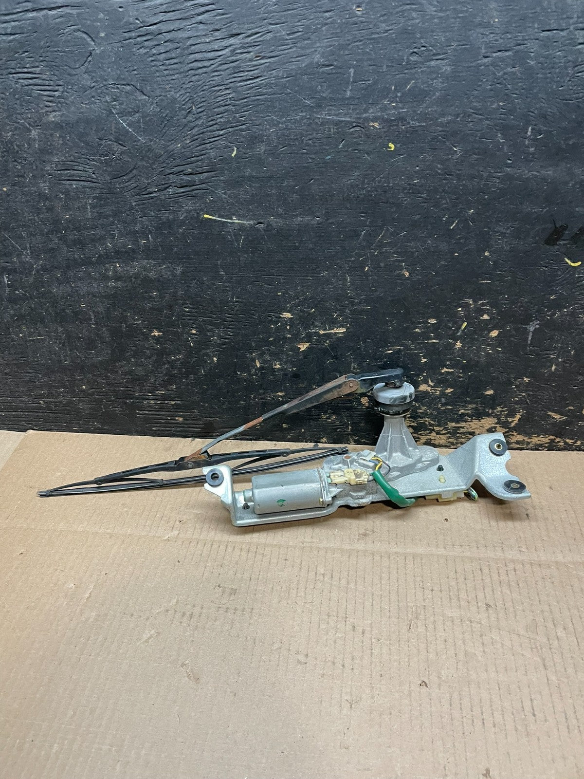 2000 to 2004 Subaru Legacy Wagon Rear  Windshield Wiper Motor W5949 PS1