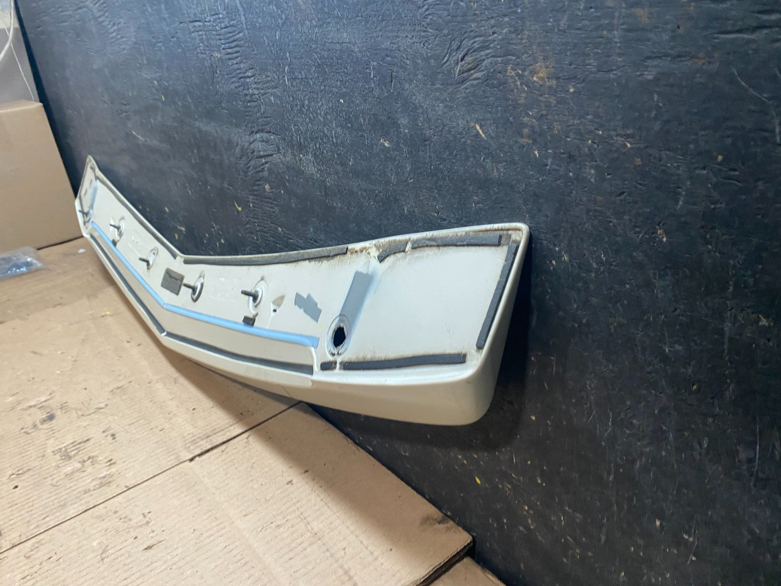 2003 to 2007 Cadillac CTS Trunk Spoiler Wing White OEM W2492 DG8