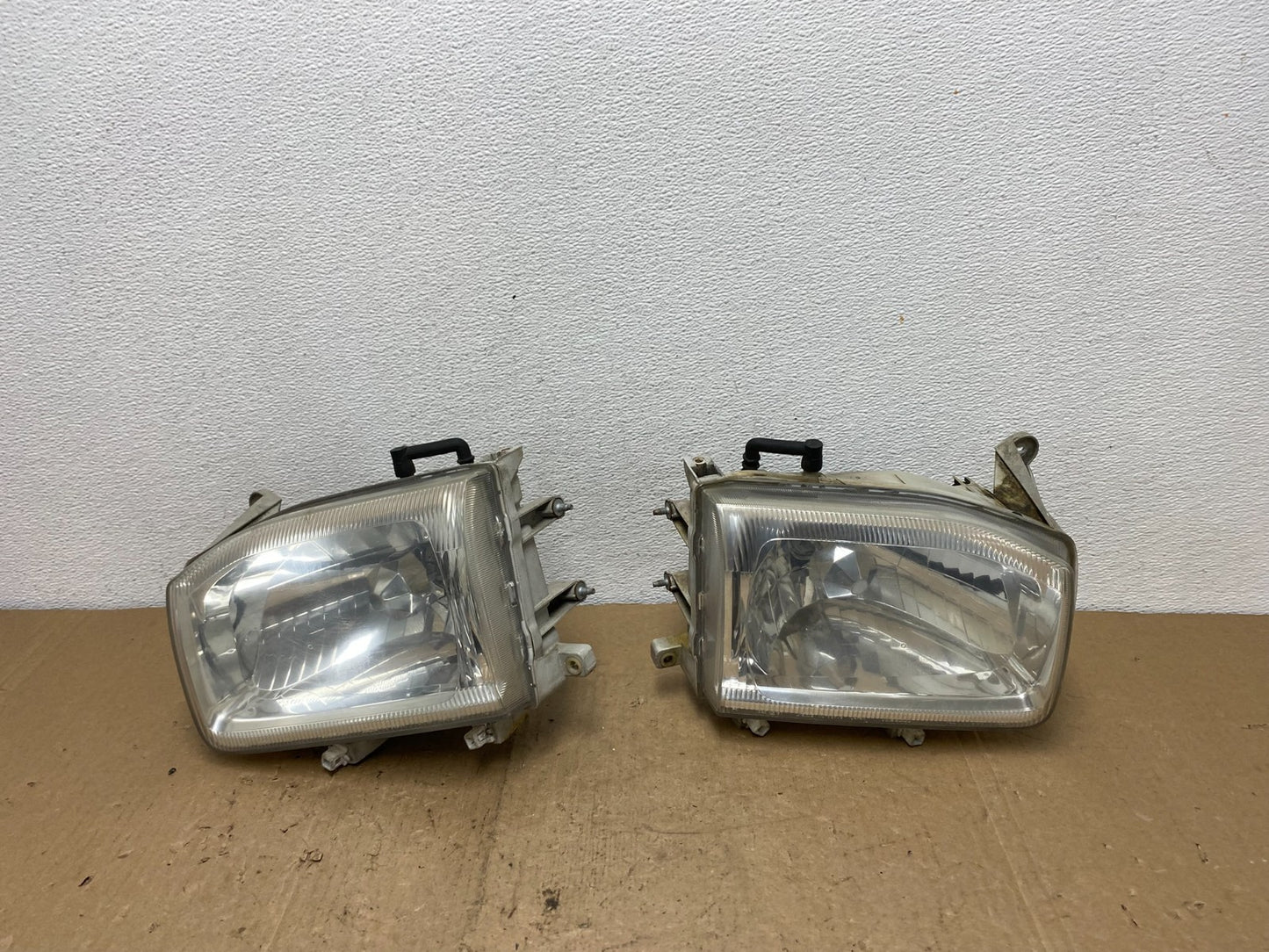 1999-2004 Nissan Pathfinder Left+Right Side Set Halogen Headlights AC6011 DW0