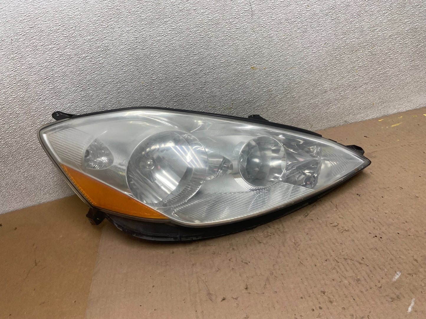 2006 to 2010 Toyota Sienna Right Passenger Rh Side Headlight Halogen AA1020 DW0