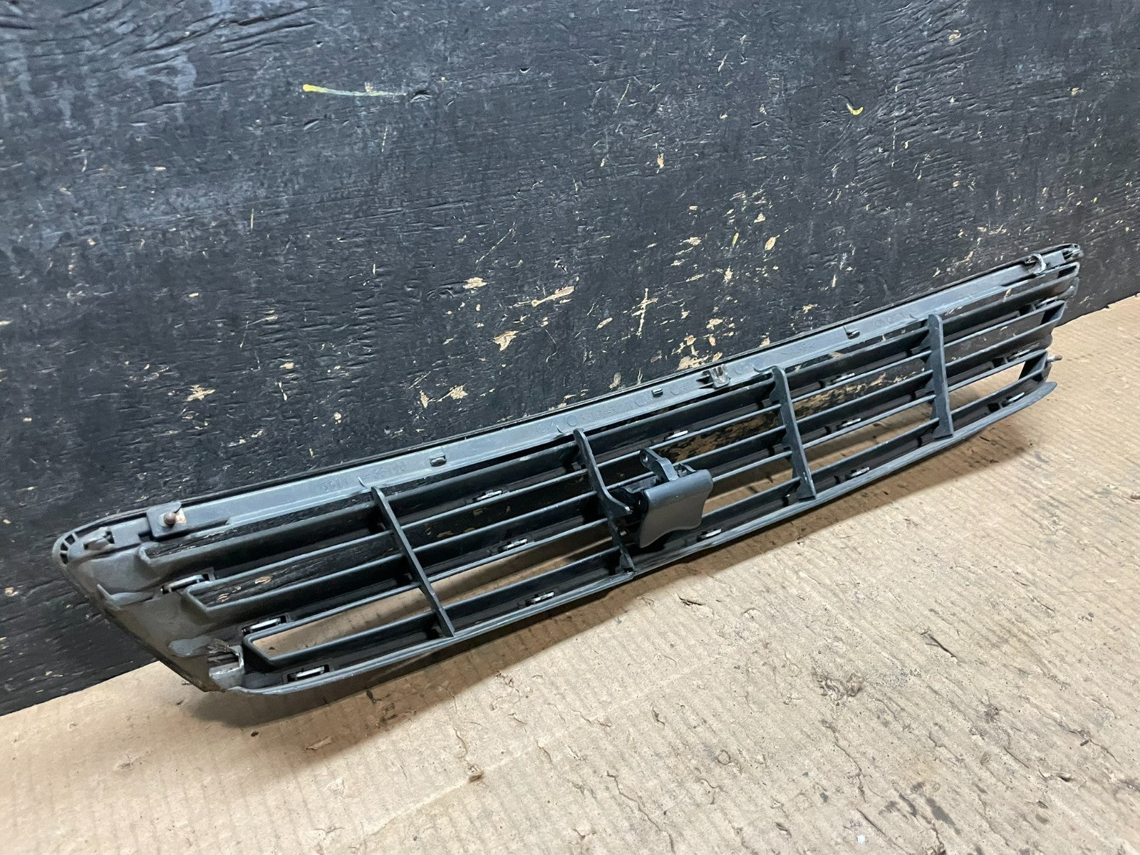 2004 Lexus ES330 Front Upper Grill Grille OEM Y6624 DG4