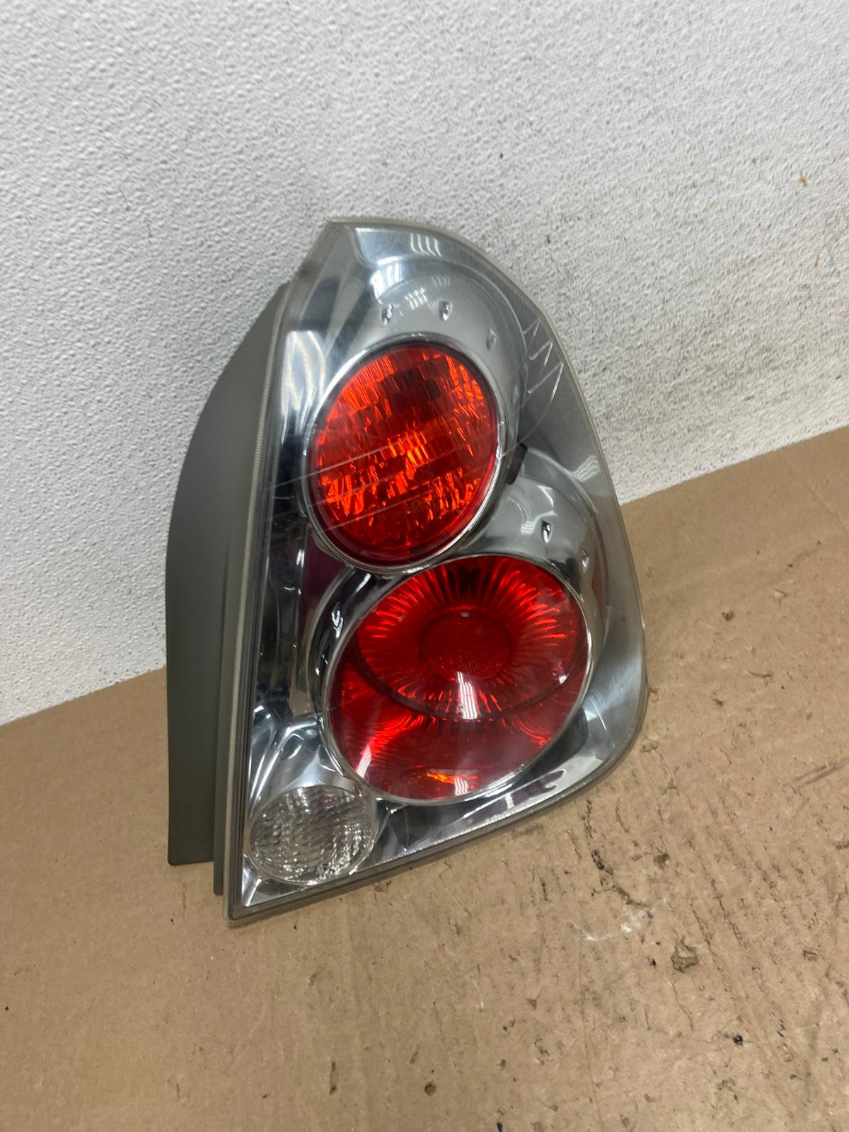 2005 to 2006 Nissan Altima Tail Light Right Passenger RH Side AE6487 LK2