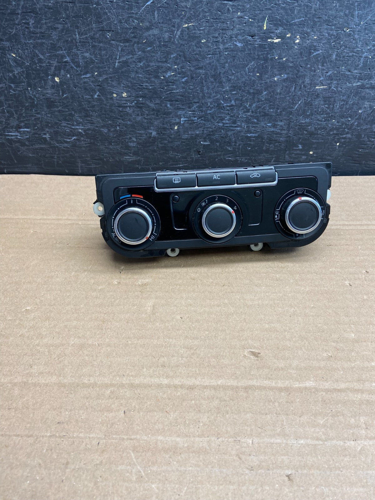2012-2015 Volkswagen Passat Golf Center Climate Control Panel AC Heat AG5082 DG0