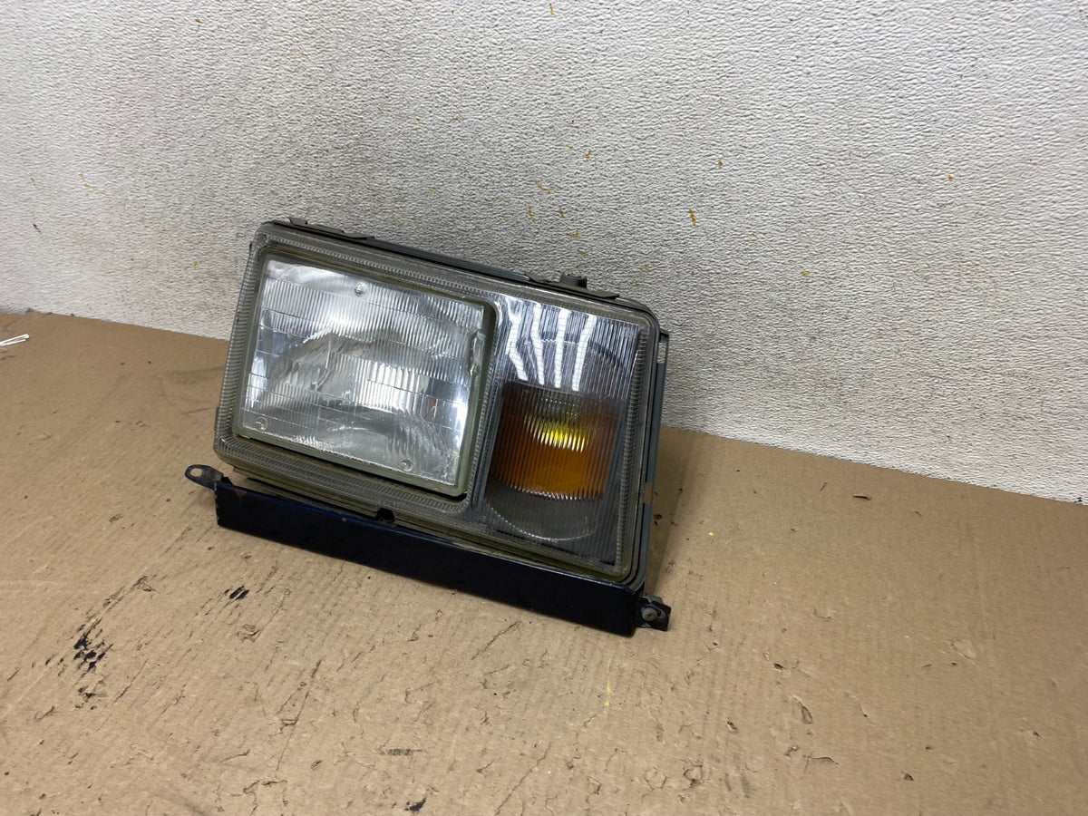 1986-1993 Mercedes Benz w124 300 300d 300e Right Side Headlight AH7700 PS2