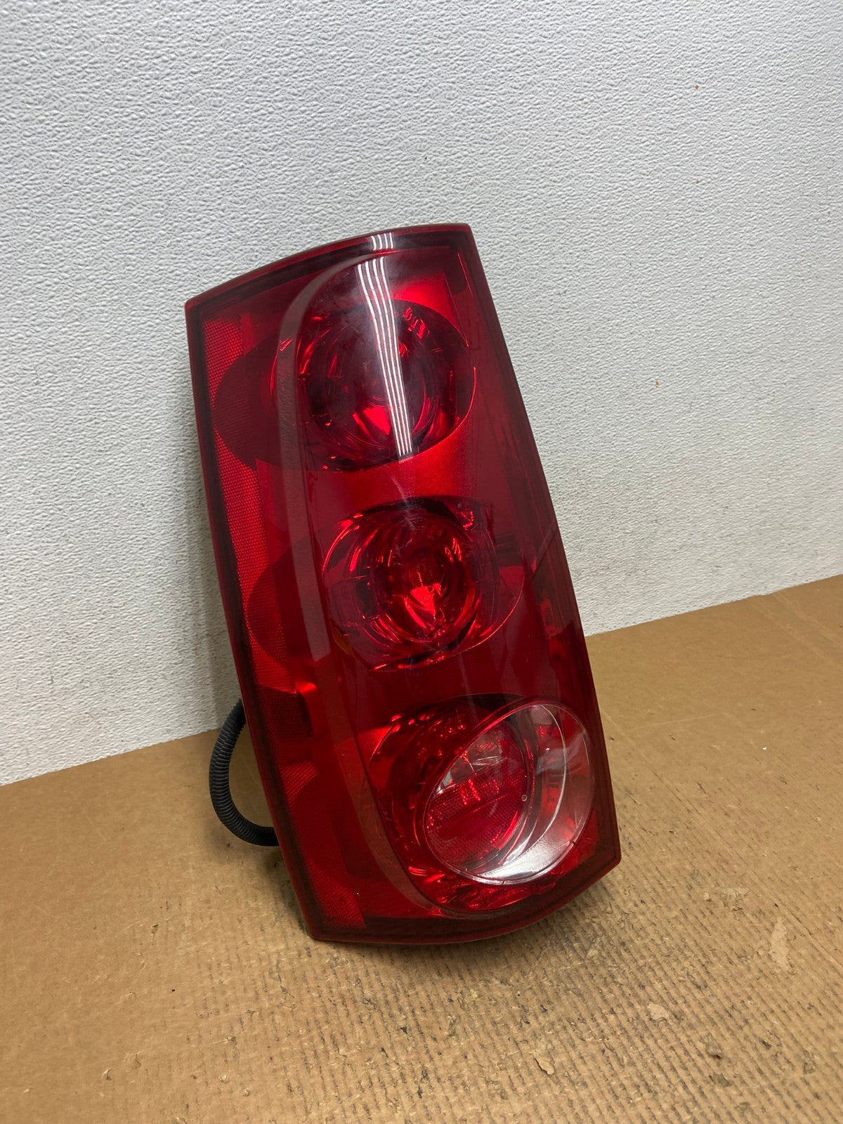 2007 to 2011 GMC Yukon Left Driver LH Side Tail Light AE1522 LK2