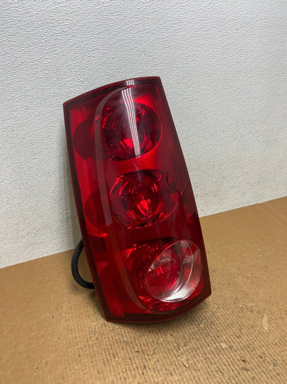 2007 to 2011 GMC Yukon Left Driver LH Side Tail Light AE1522 LK2