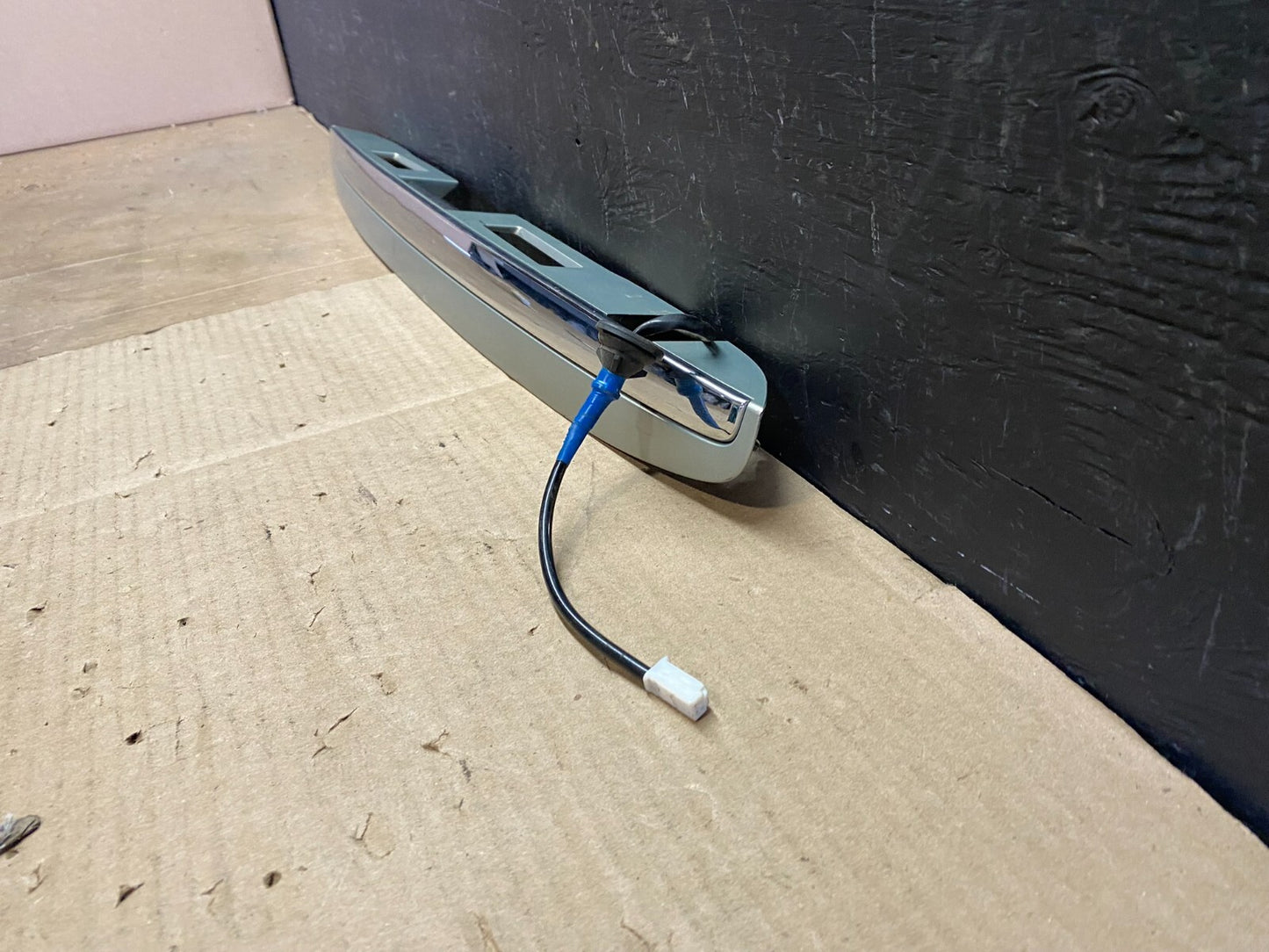 2006 - 2008 Lexus RX400h Tailgate Liftgate Handle License Plate Light E3465 Oem1