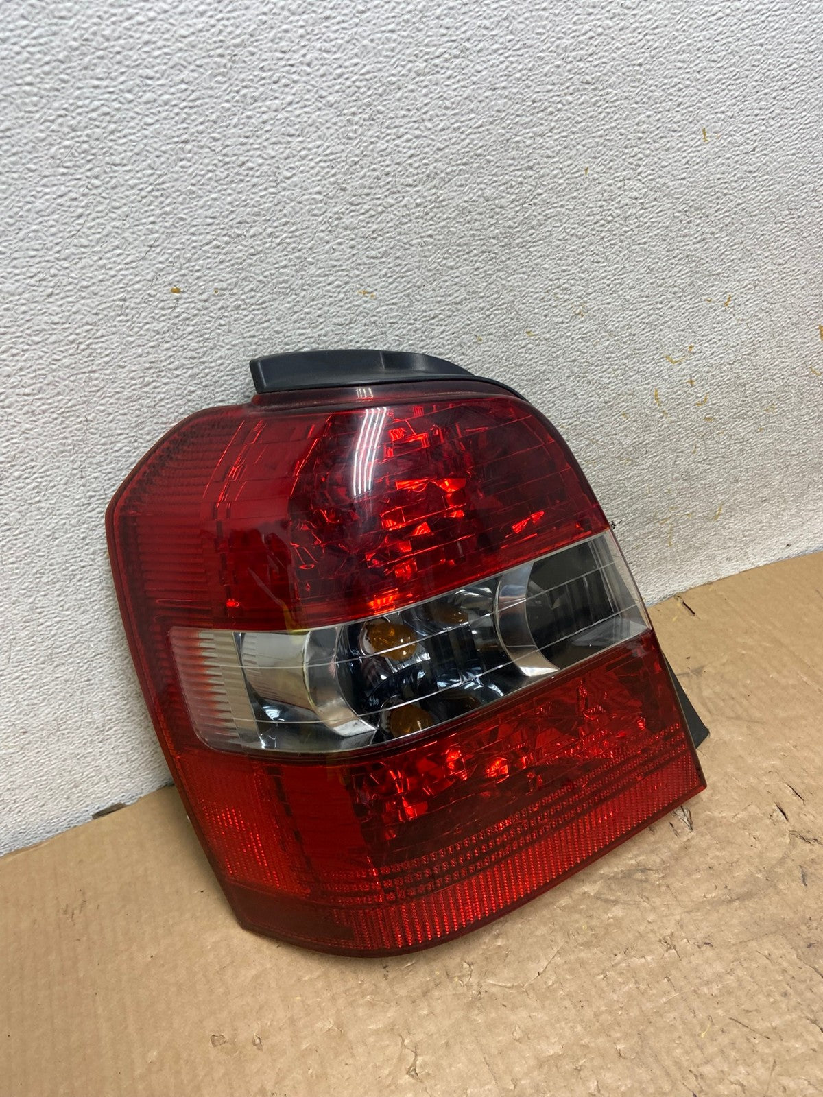 2004-2007 Toyota Highlander Left Driver LH Side Tail Light AI8268 LK2