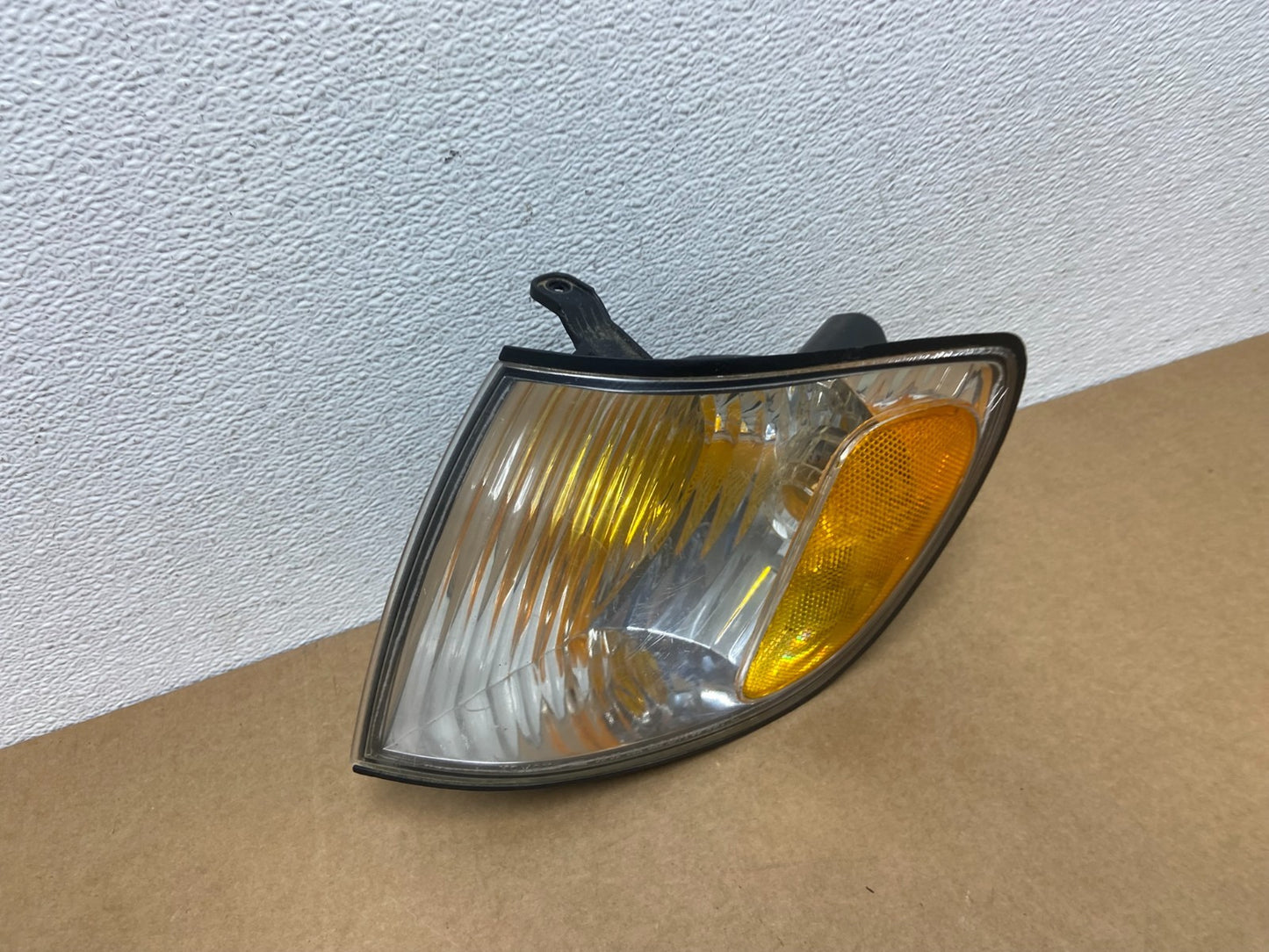 2001 to 2003 Toyota Sienna Turn Signal Left Driver LH Lamp AC1701 DW2