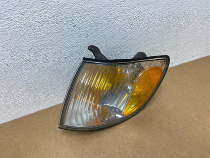 2001 to 2003 Toyota Sienna Turn Signal Left Driver LH Lamp AC1701 DW2