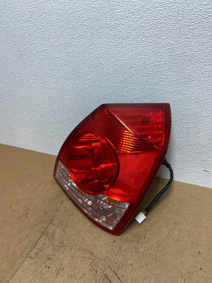2004 2005 2006 Hyundai Elantra Sedan Right Passenger Tail Light OEM AC3179 DW1