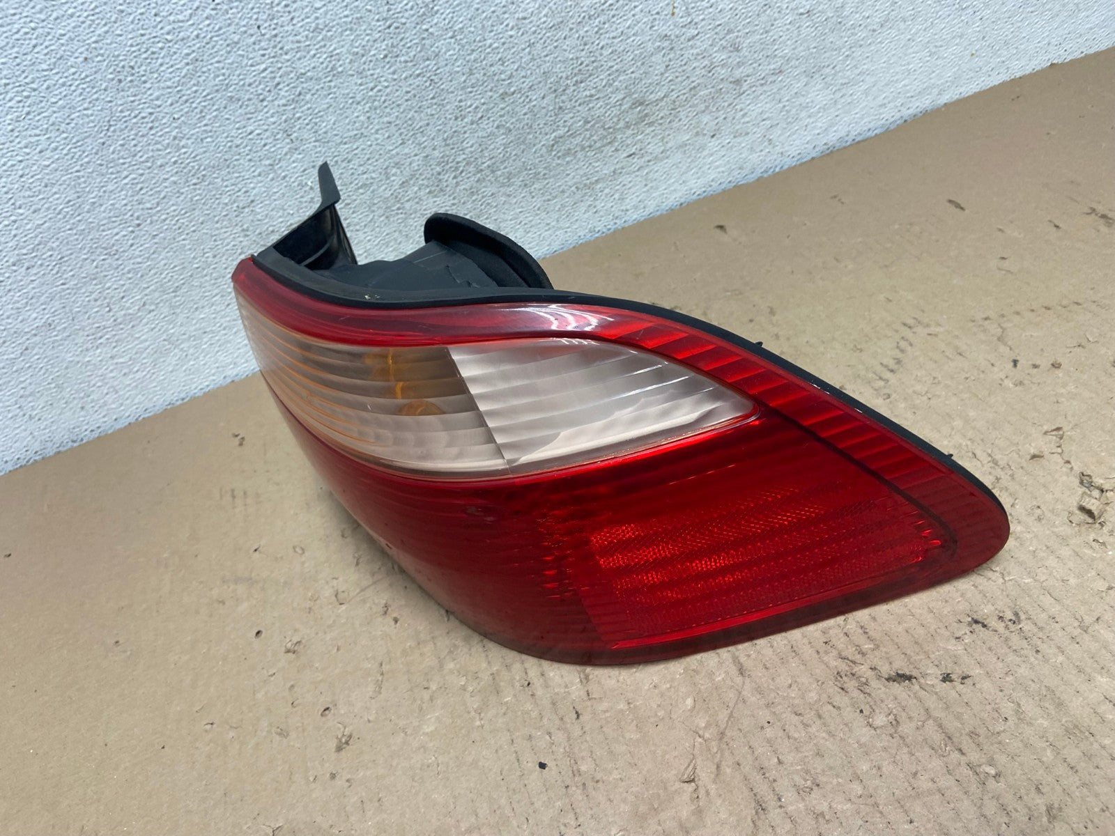 1998 to 2000 Honda Accord Sedan 4door Right RH Side Tail Light AF3300 LK1