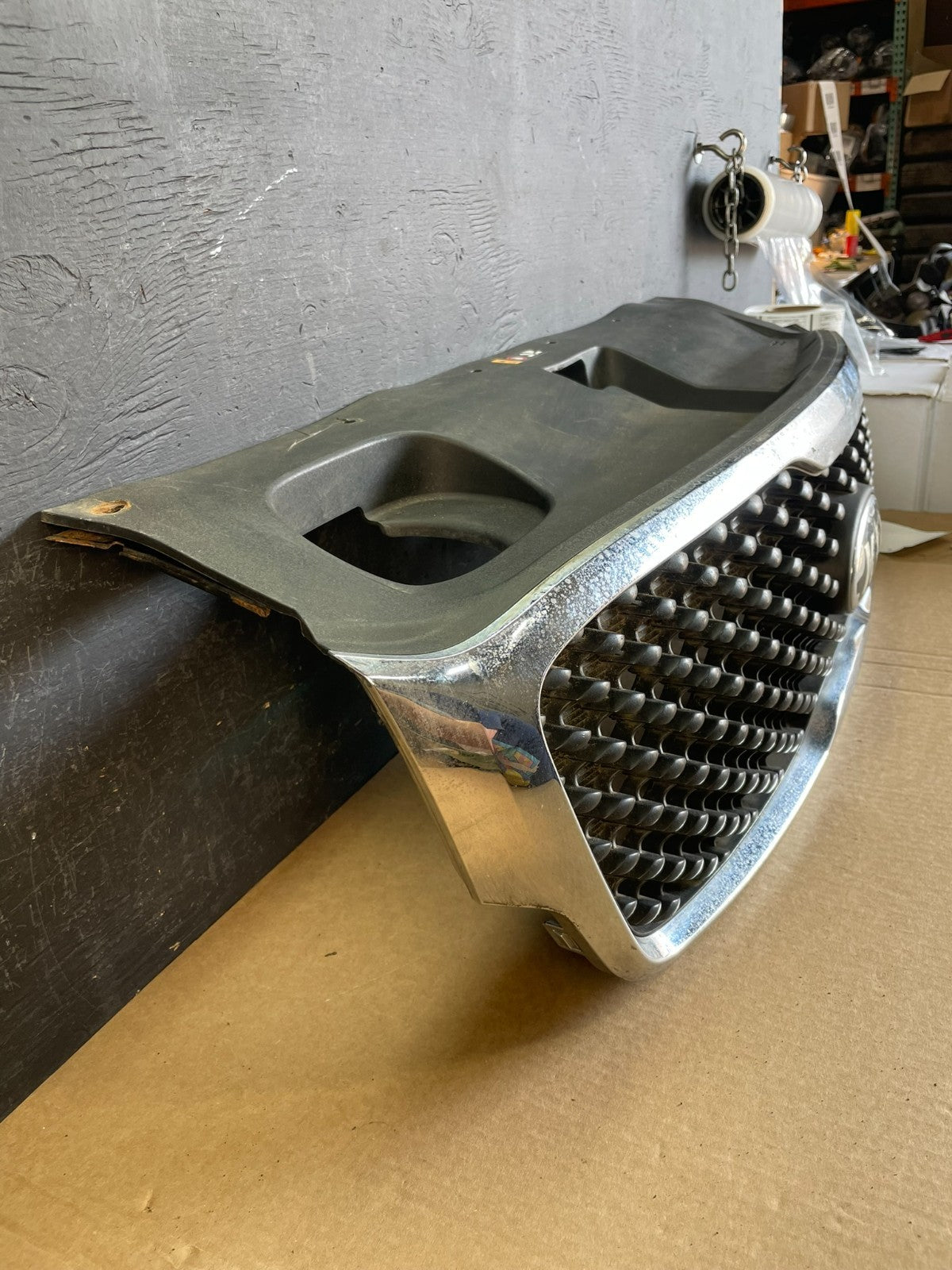 2016 to 2018 Kia Sorento Front Upper Grill Grille AC9945 DW2
