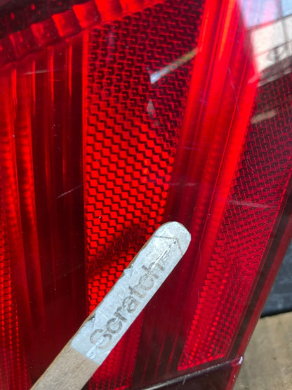 1998 to 2002 Mercury Grand Marquis Trunk Lid Center Tail Light ad8580 DG3
