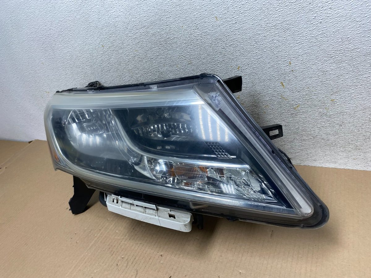 2013 to 2016 Nissan Pathfinder Right Passenger RH Side Headlight AJ2408 DW1