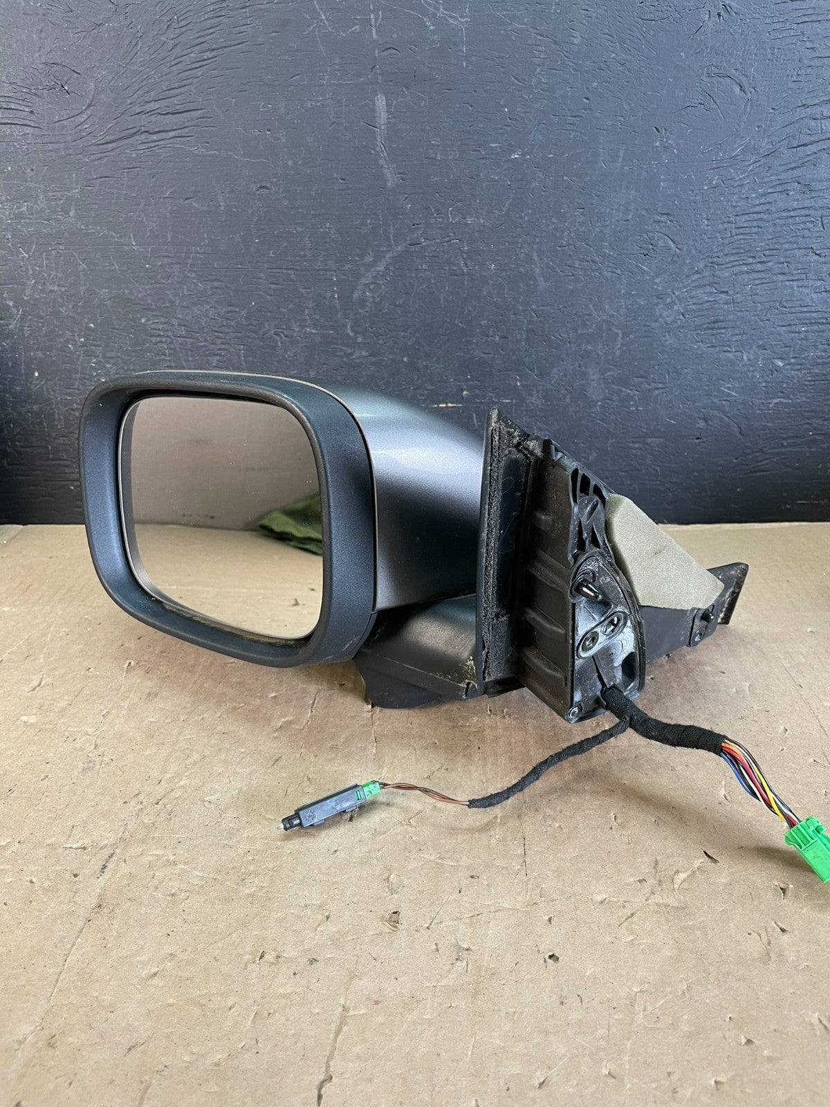 2007 - 2011 Volvo XC70 V70 Left Driver View Door Mirror AD5888 DW2