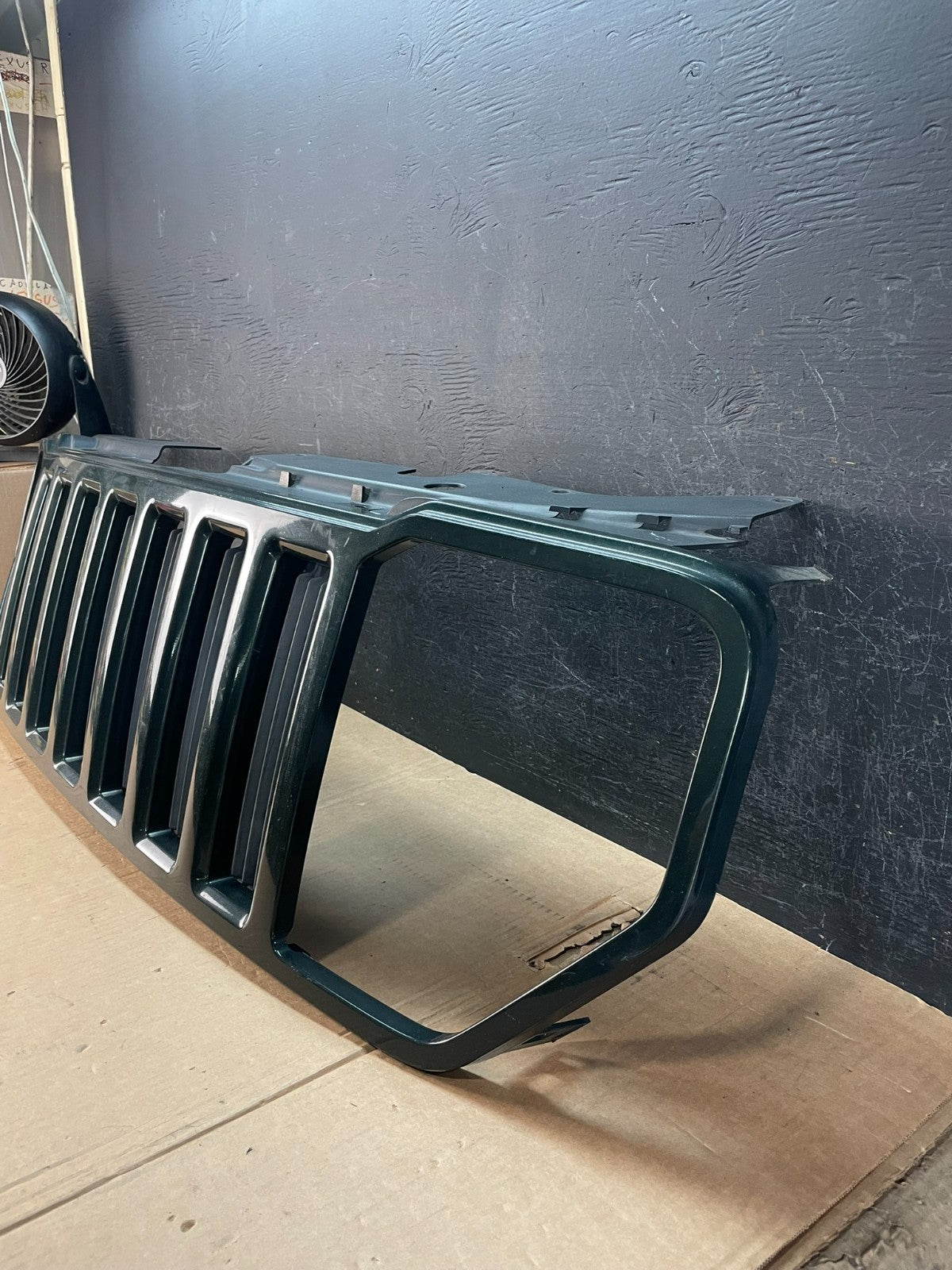 2008 to 2012 Jeep Liberty Front Upper Grill Grille AE8440 DW1
