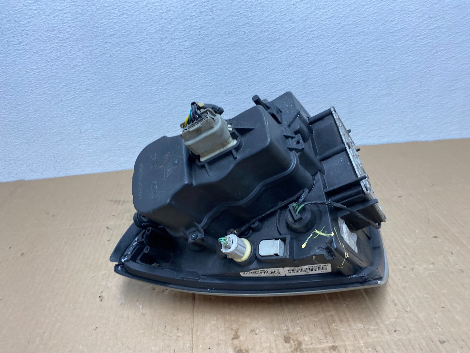 2004 to 2009 Cadillac SRX Left Driver Side Xenon Headlight Oem AB8367 DW7