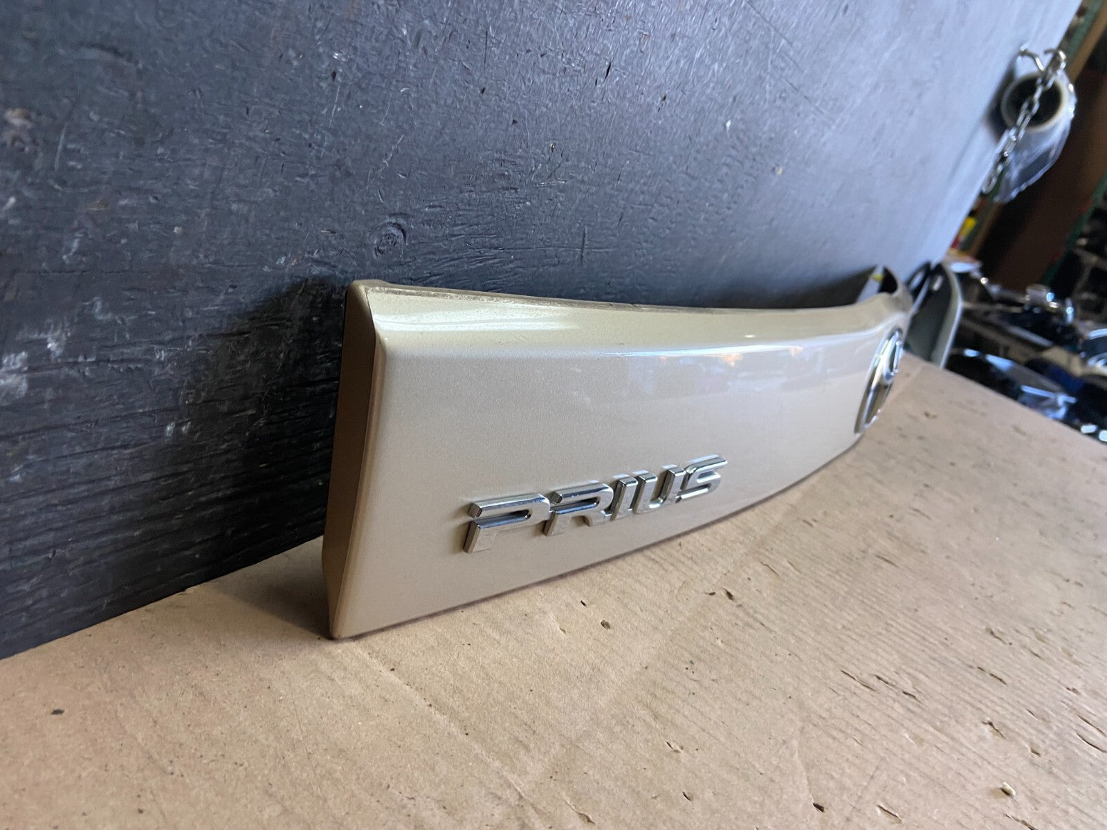 2010 to 2015 Toyota Prius Trunk Rear Tailgate Molding Panel 76801-47070 J7191 DG2
