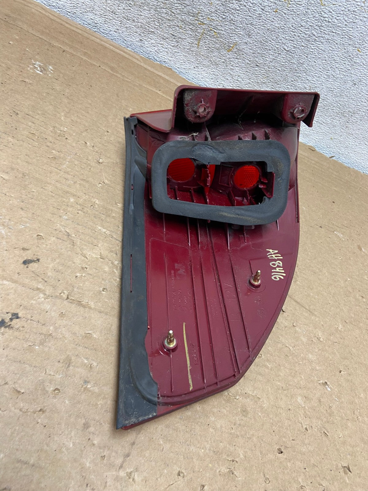 2004-2005 Toyota Sienna Right Passenger Rh Side Tail Light AH8416 LK6