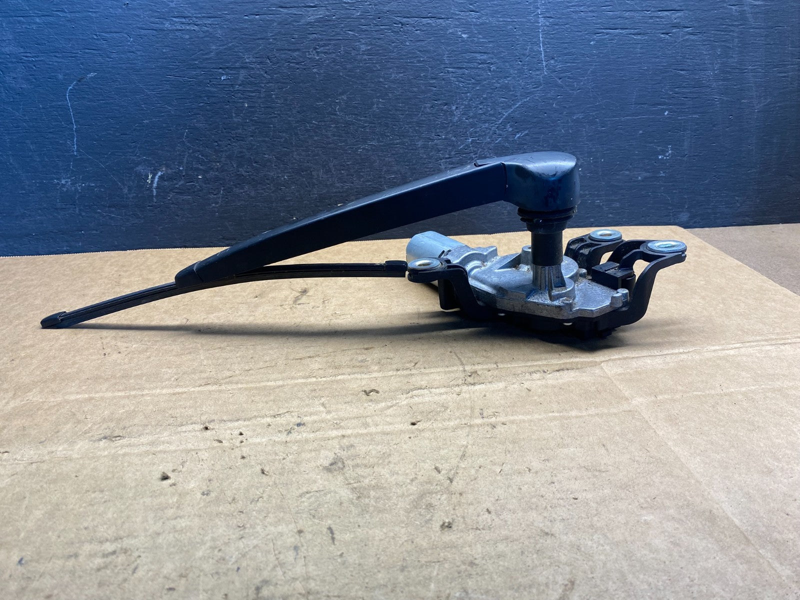 2010 to 2014 Volkswagen Golf Rear Windshield Wiper Motor AD7431 DG3