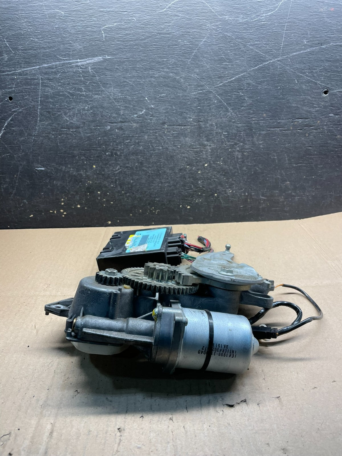 2009 to 2016 GMC Acadia Rear Trunk Liftgate Power Motor Actuator OEM v1823 DG1