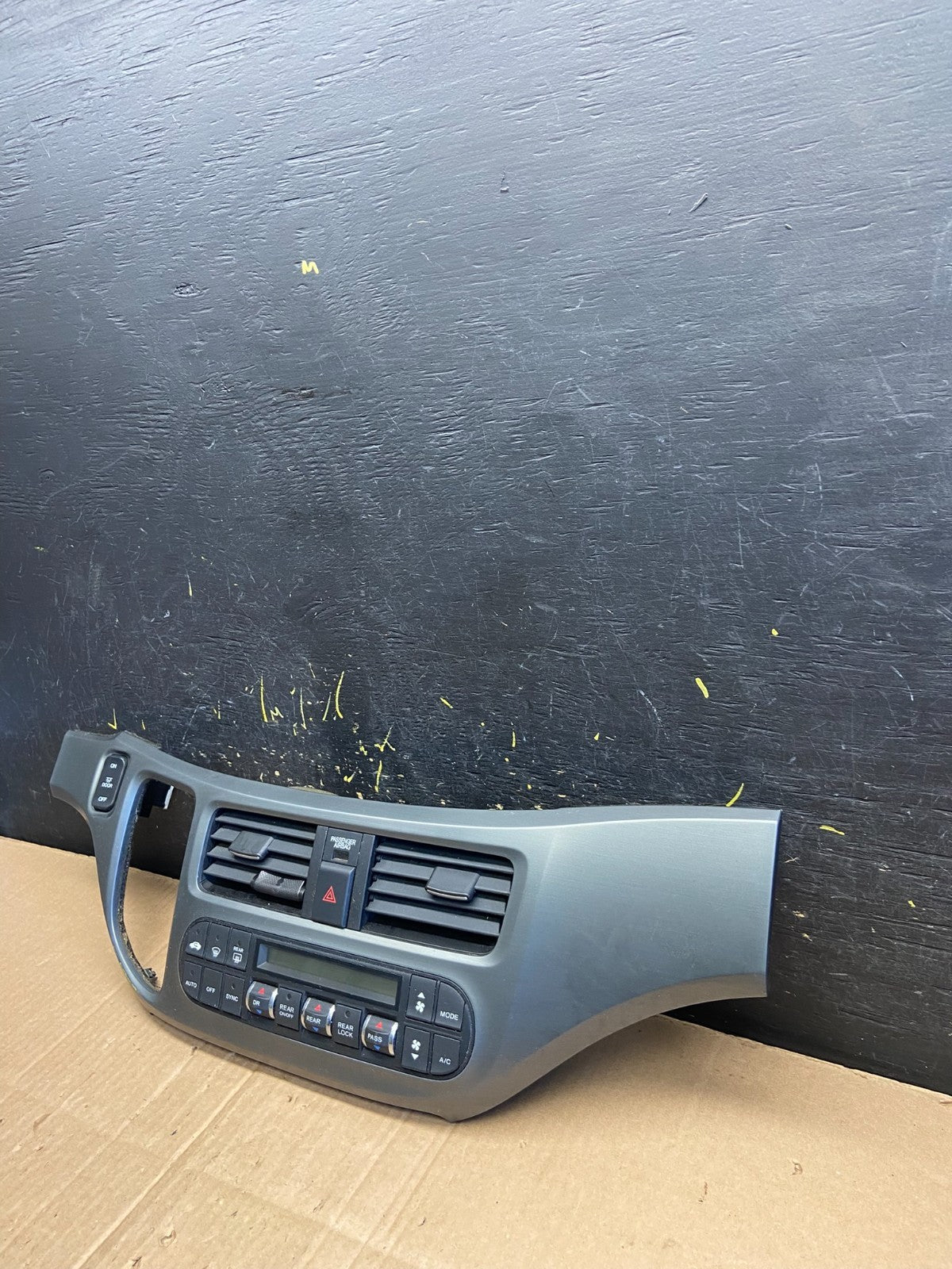 2005 to 2010 Honda Odyssey  Radio Climate Control Dash Trim Bezel Oem AA4917 DG2