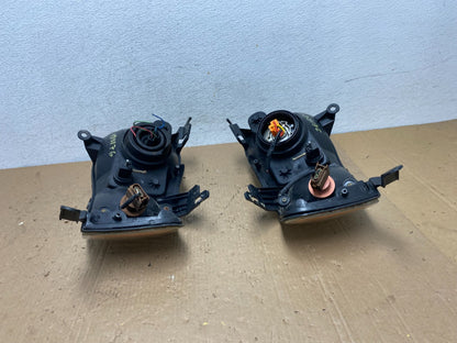 2001 - 2004 Ford Escape Headlights Left+Right Halogen Aftermarket AD8176 DG7