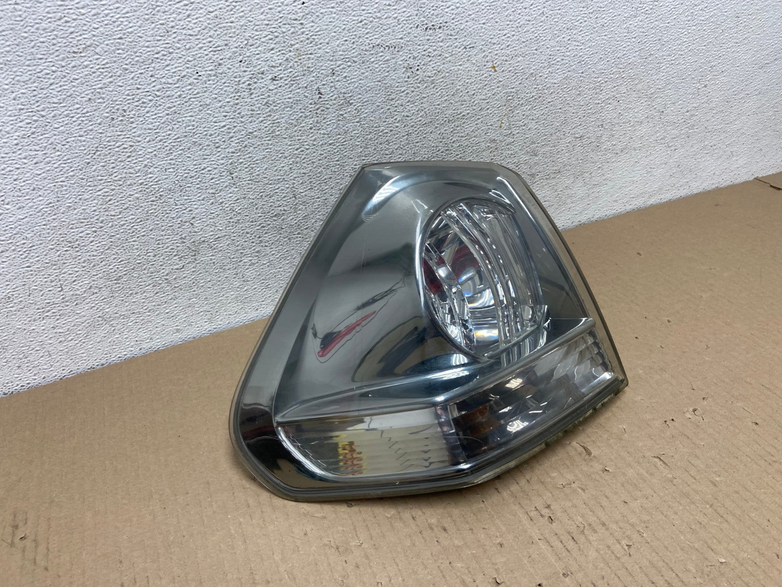 2004 to 2009 Lexus Rx350 RX330 Left Driver LH Tail Light AE9537 LK2