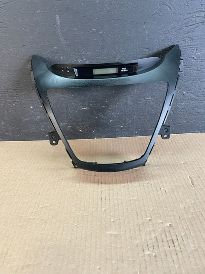 2011-2013 Hyundai Elantra Dash Radio Bezel Clock Display Trim ae3451 DG0